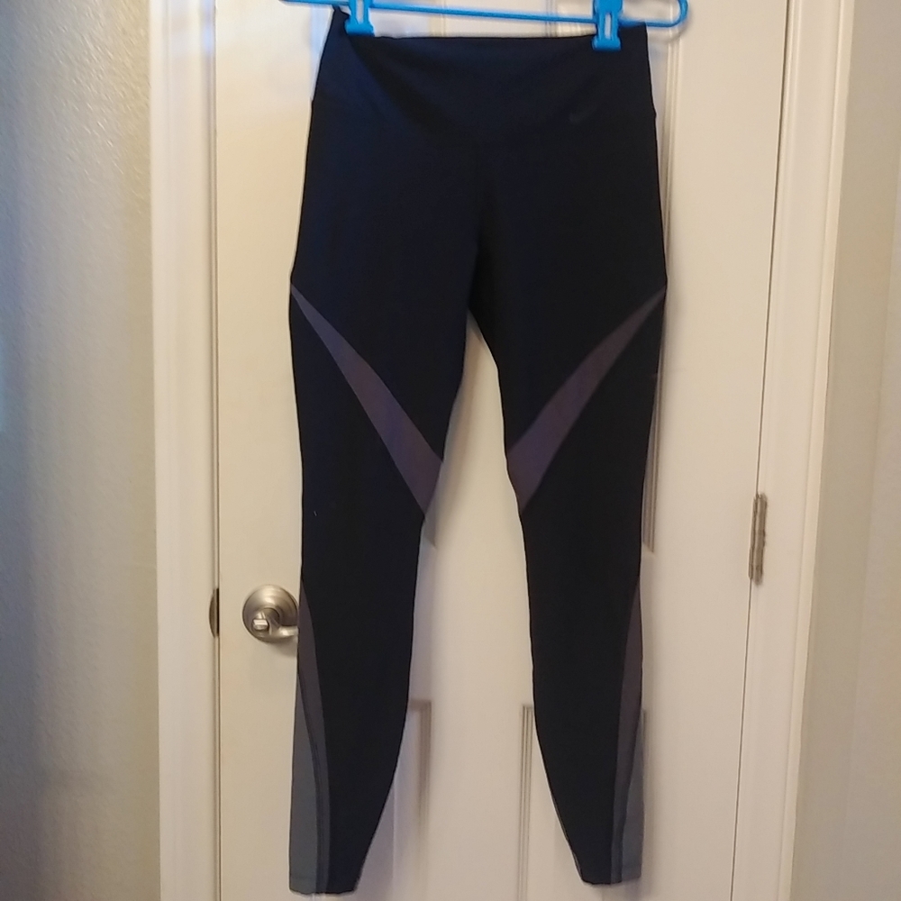 Nike hi waisted leggings.